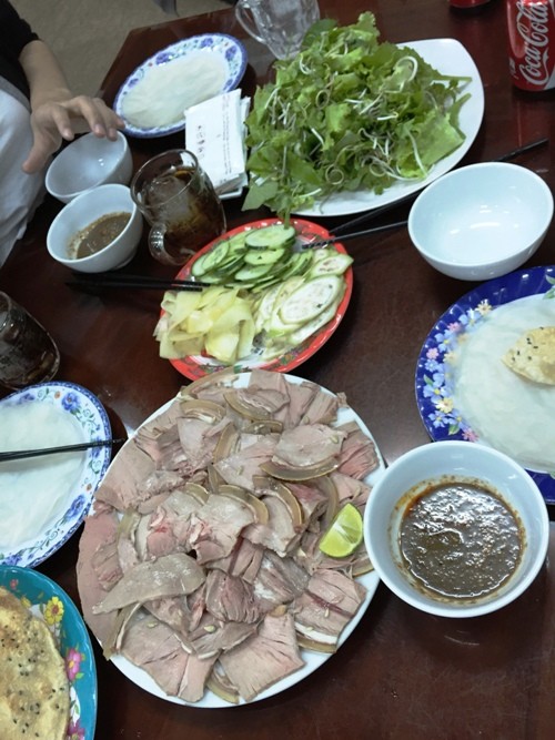 Mâm bê thui đơn giản với những món ăn đậm chất Quảng